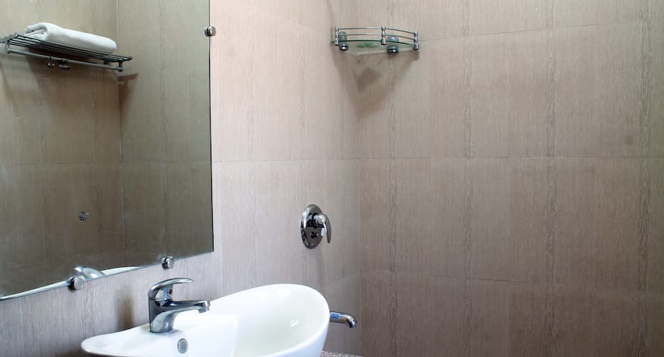 Urban Inn By Laurent & Benon - DLF Phase 3, Hansi 4